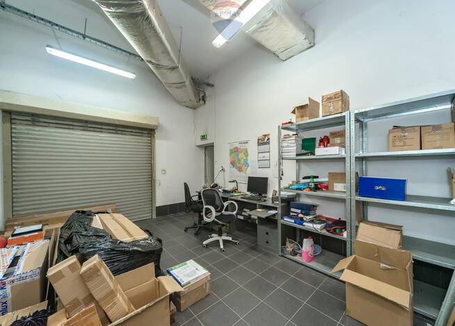 Wjazd z DK, magazyn, biura, TIR, S1-800m