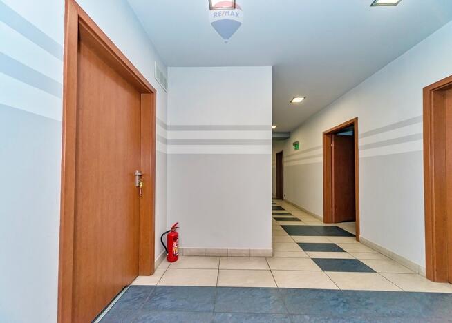 Wjazd z DK, magazyn, biura, TIR, S1-800m