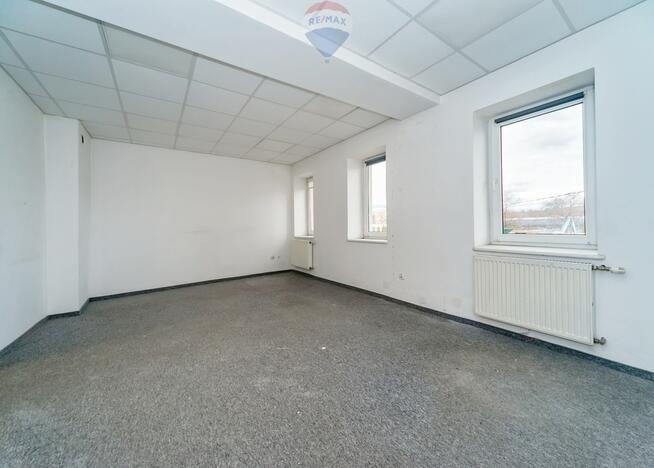 Wjazd z DK, magazyn, biura, TIR, S1-800m