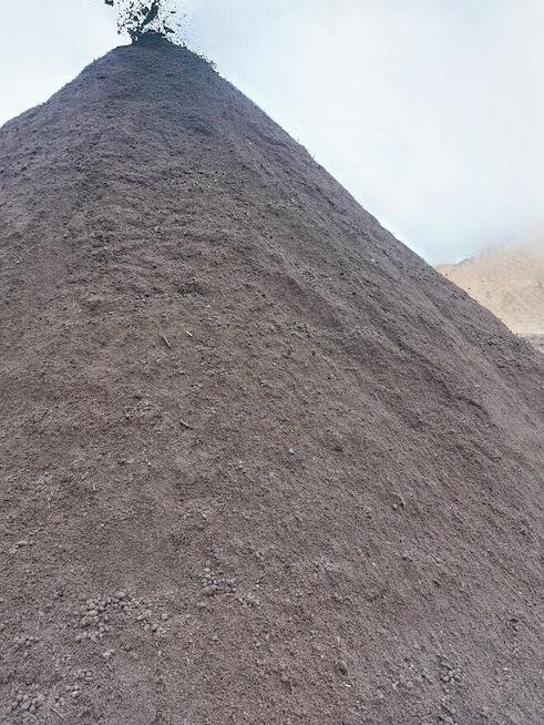 Ziemia przesiewana trawnikowa wraz z transportrem