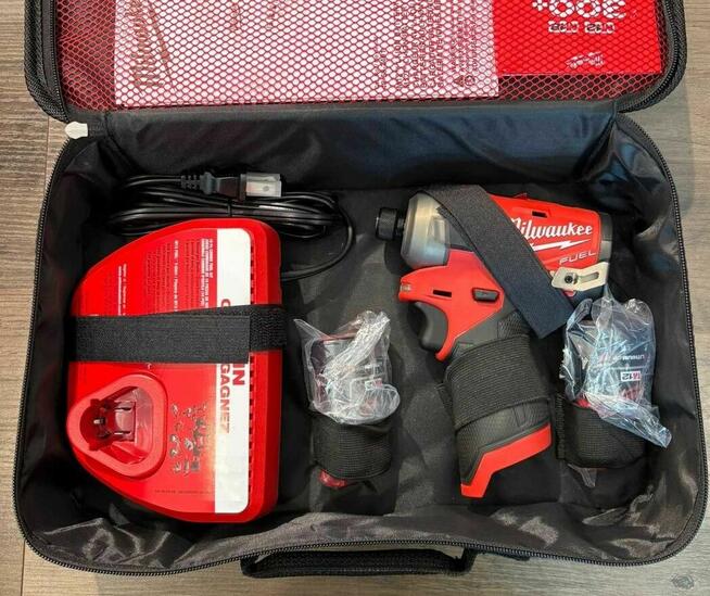 Zakrętarka udarowa Milwaukee M12 (2551-22) FQID
