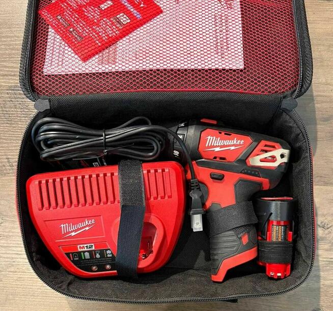 Subkompaktowa wiertarko wkrętarka Milwaukee M12 (2401-22) BD