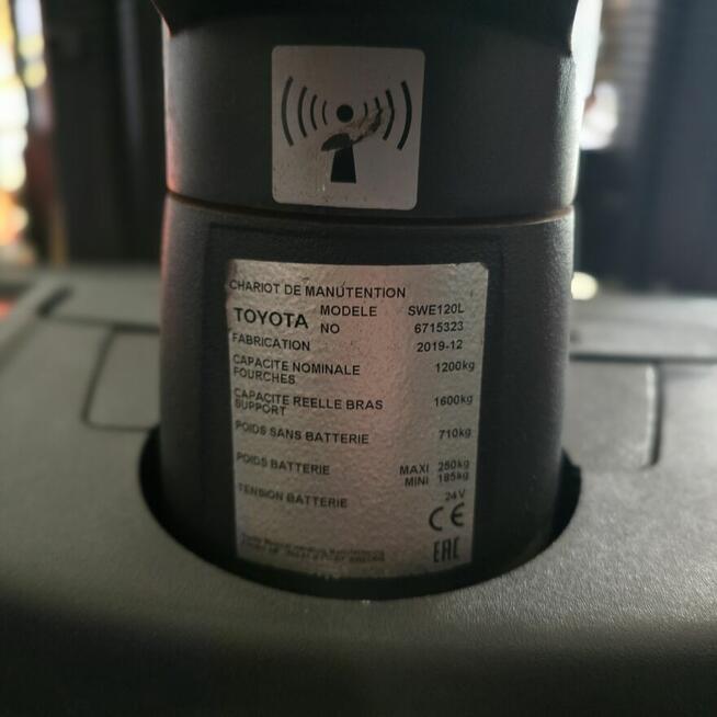 Paletowy wózek magazynowy z niskim masztem Toyota Swe