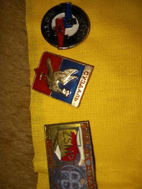 zestaw odznak i plakietek