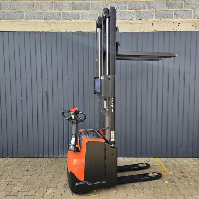 Paletowy wózek magazynowy z niskim masztem Toyota Swe