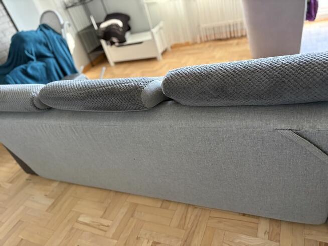 Wersalka rozkładana . 2 pufy , 3 poduchy na oparcie