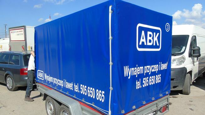 Plandeka z nadrukiem – reklama drukowana UV i malowana