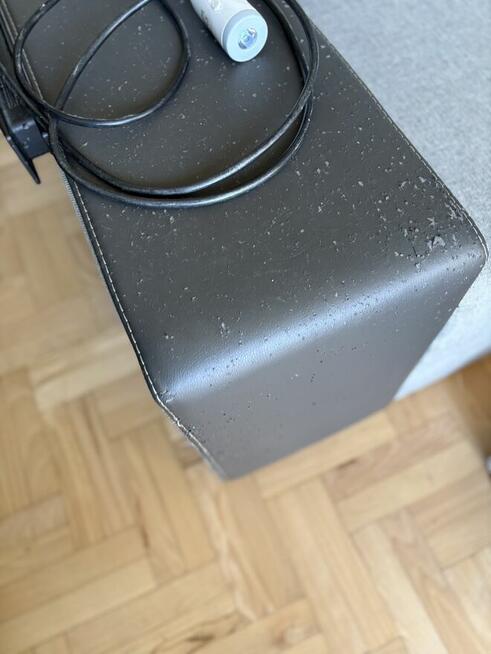 Wersalka rozkładana . 2 pufy , 3 poduchy na oparcie