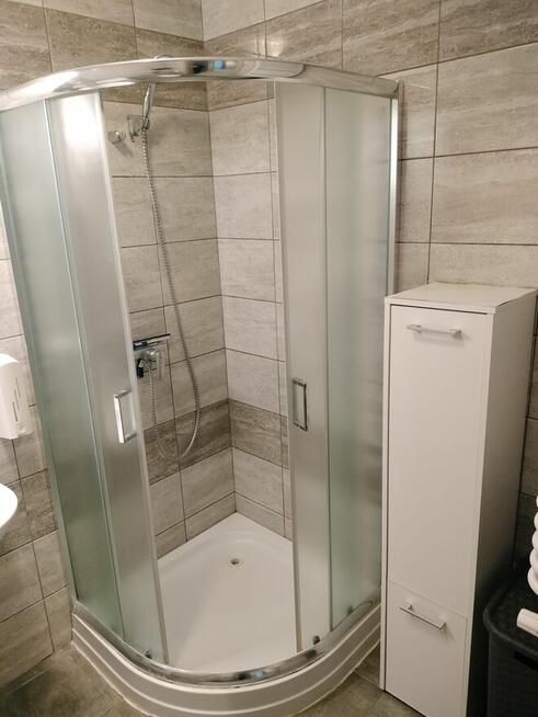 Wynajmę dwupokojowe mieszkanie z oddzielną kuchnią