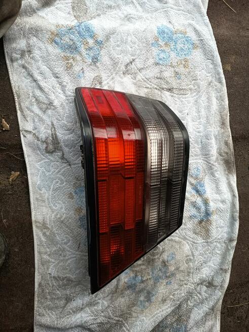 Sprzedam lampę tylna do w124