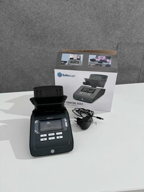 Syndyk sprzeda dwie liczarki i sejf meblowy