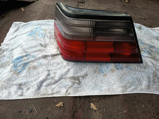 Sprzedam lampę tylna do w124