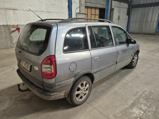 Opel Zafira, Ford Transit Connect, przyczepy lekkie - 3 szt.