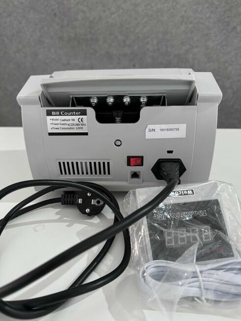 Syndyk sprzeda dwie liczarki i sejf meblowy