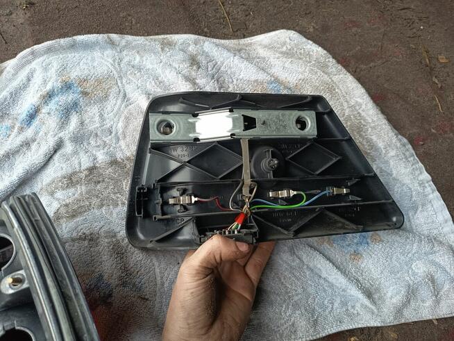 Sprzedam lampę tylna do w124