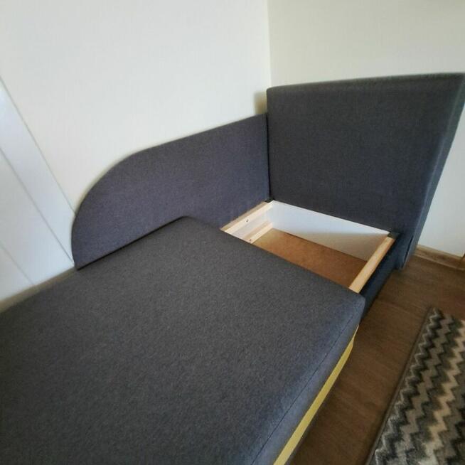 Tapczanik narożnik rozkładany z pojemnikiem