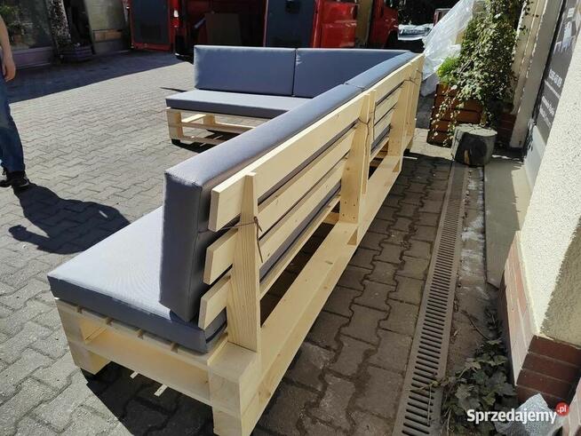 Narożnik ogrodowy drewniany na wzór palet