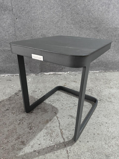 Syndyk sprzeda używane meble ogrodowe