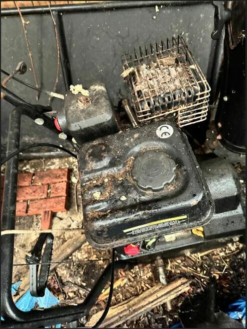 Syndyk sprzeda odśnieżarkę spalinową