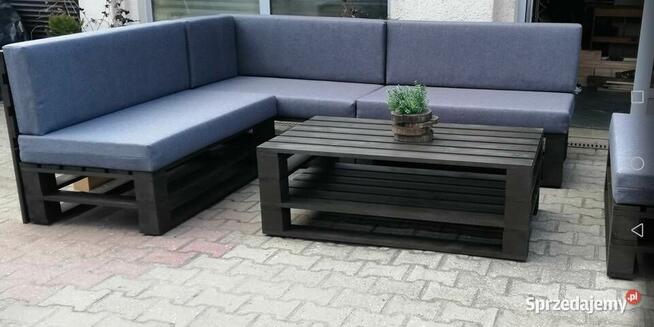 zestaw mebli ogrodowych na wzór palet