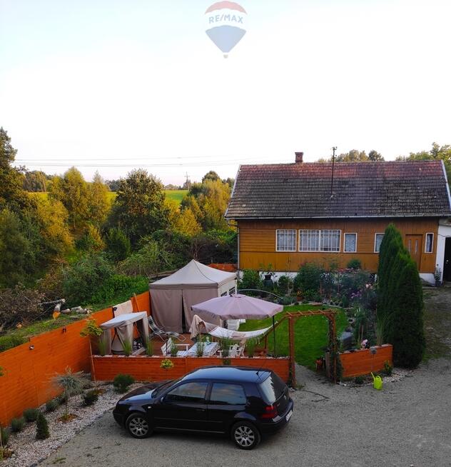 Dom do remontu, duży budynek gospodarczy