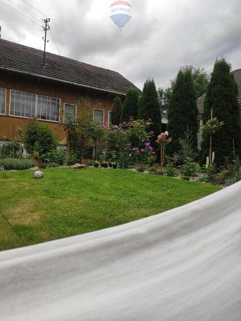 Dom do remontu, duży budynek gospodarczy