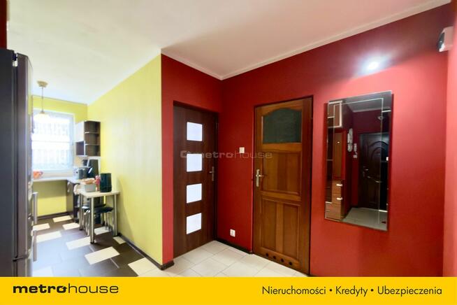 Trzy pokojowe mieszkanie na spokojnym osiedlu.