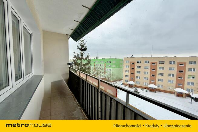 Trzy pokojowe mieszkanie na spokojnym osiedlu.