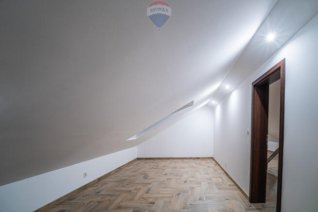 Dom wolnostojący w centrum Jedlni-Letnisko