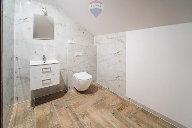 Dom wolnostojący w centrum Jedlni-Letnisko