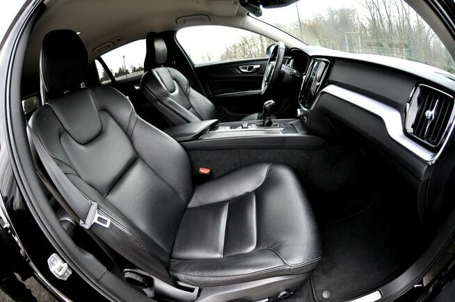 Volvo V60 2.0 D3 150KM Navi FullLed Climatronic Skóra Pdc Serwis