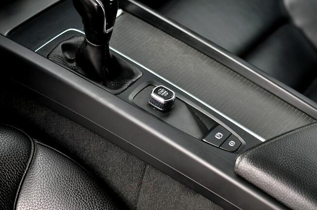 Volvo V60 2.0 D3 150KM Navi FullLed Climatronic Skóra Pdc Serwis