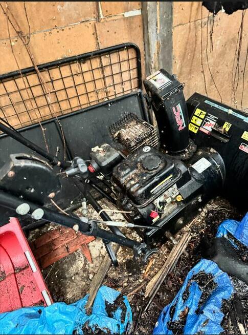 Syndyk sprzeda odśnieżarkę spalinową