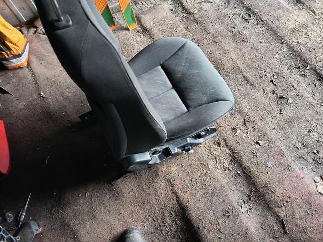 Witam sprzedam fotel pasażera do Mercedesa w210