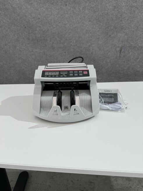 Syndyk sprzeda dwie liczarki i sejf meblowy