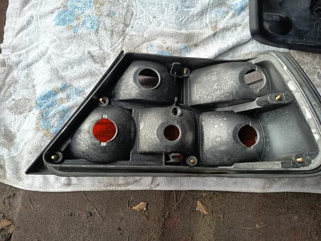 Sprzedam lampę tylna do w124