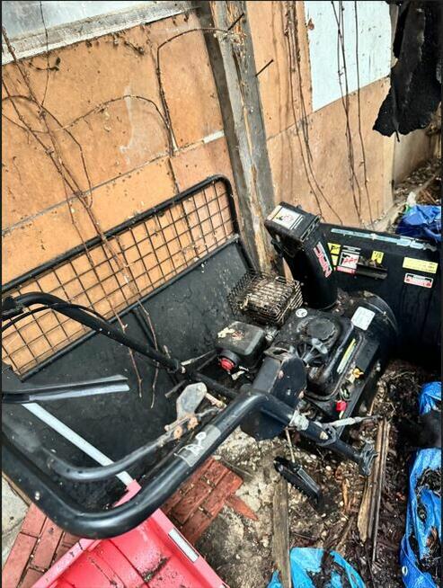 Syndyk sprzeda odśnieżarkę spalinową