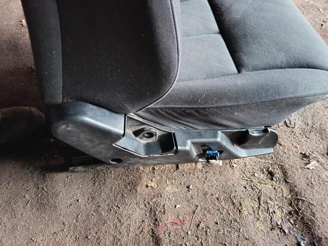 Witam sprzedam fotel pasażera do Mercedesa w210