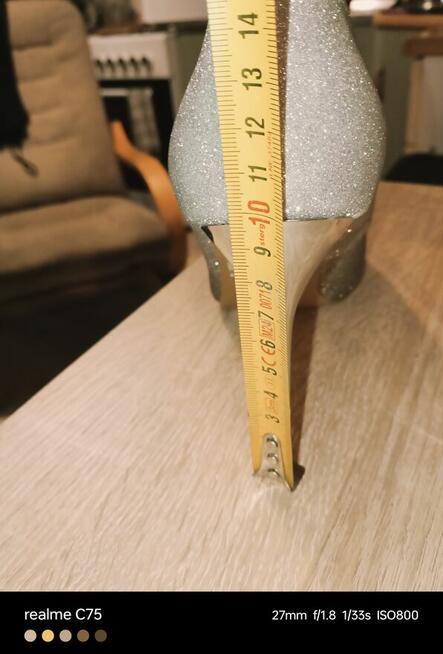 Śliczne buty srebne