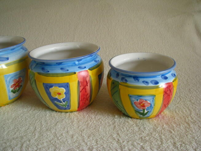 Piękny, ręcznie malowany zestaw 3 stylowych doniczek – osłon