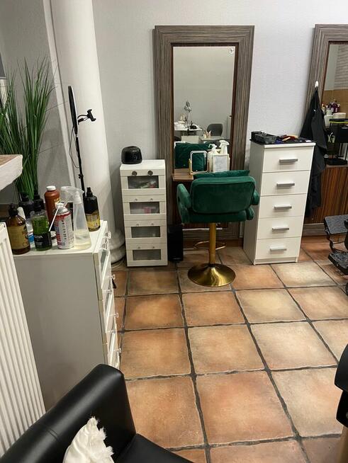 Samodzielne stanowisko do stylizacji rzęs, kosmetyczki