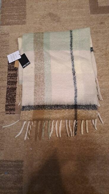 Sprzedam nowe Szaliki damskie