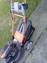 Kosiarka spalinowa z koszem i napędem