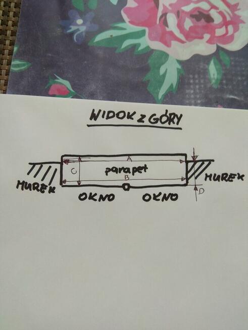 Drewniane płotki na parapet okienny