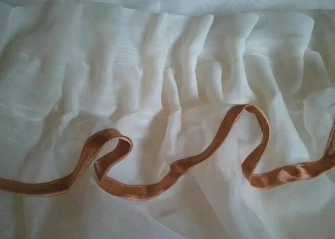 Gładki woal ecru + lamówka pomarańcz 150-160 x 160 wys firan