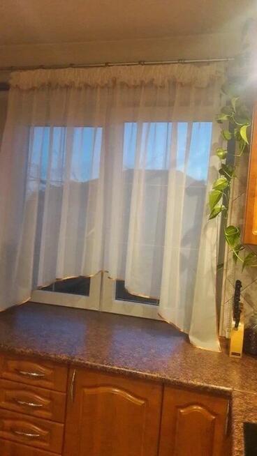 Gładki woal ecru + lamówka pomarańcz 150-160 x 160 wys firan