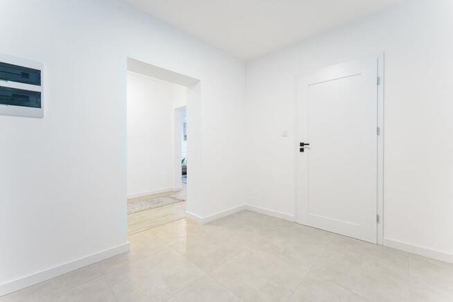 3 pok. po gen. remoncie, pokój kąpielowy, pralnia