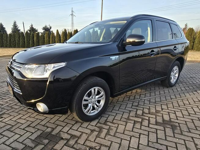 Mitsubishi Outlander 2,0Plug-IN Hybrid. 4x4.Skóry.Navi.Kam.Cof.Hands-Free.Xenony.Aut.