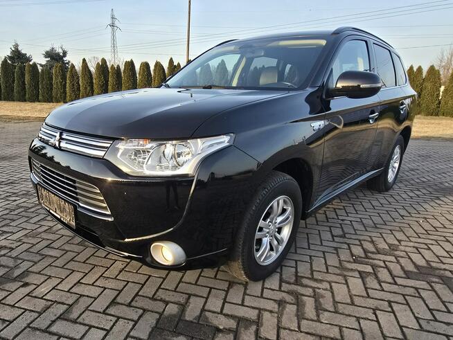Mitsubishi Outlander 2,0Plug-IN Hybrid. 4x4.Skóry.Navi.Kam.Cof.Hands-Free.Xenony.Aut.