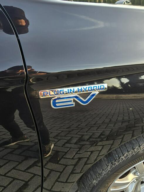 Mitsubishi Outlander 2,0Plug-IN Hybrid. 4x4.Skóry.Navi.Kam.Cof.Hands-Free.Xenony.Aut.